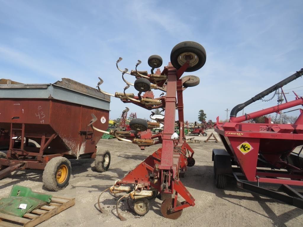 Image of International Harvester 133 Image 1