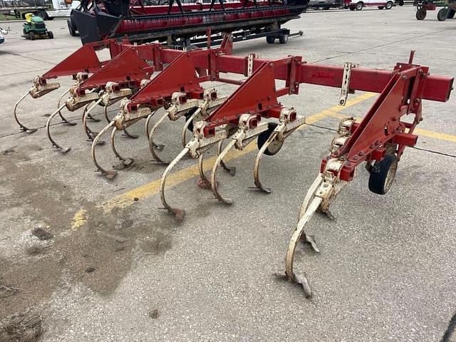 Image of International Harvester 133 equipment image 2