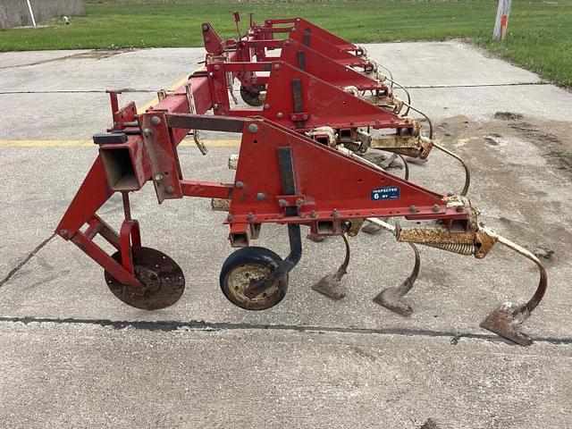 Image of International Harvester 133 equipment image 4