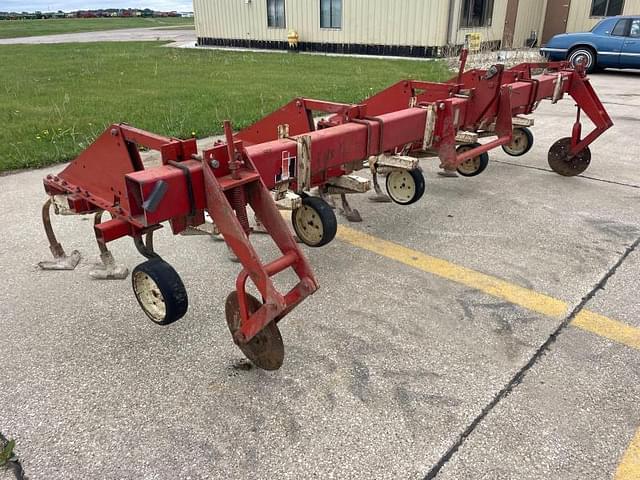 Image of International Harvester 133 equipment image 1