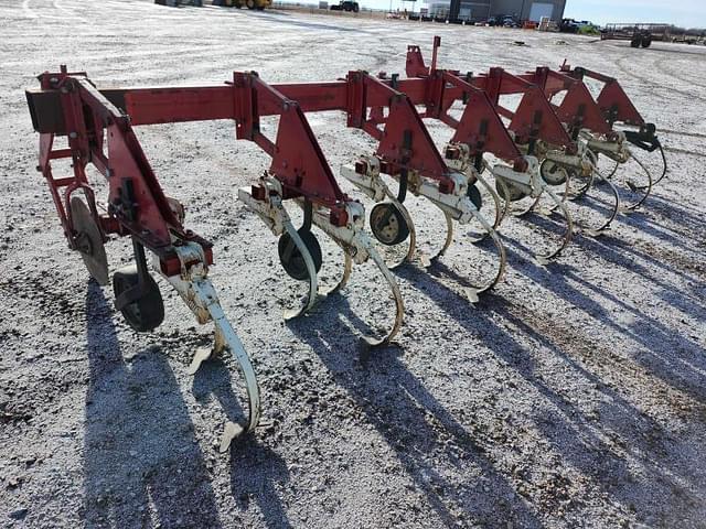 Image of International Harvester 133 equipment image 1