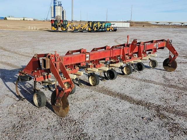 Image of International Harvester 133 equipment image 3