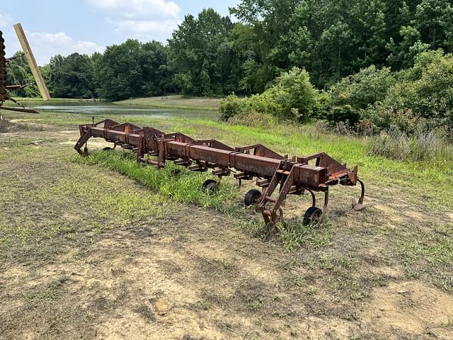 Image of International Harvester 133 equipment image 3
