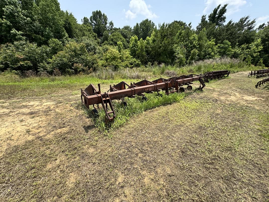 Image of International Harvester 133 Primary image