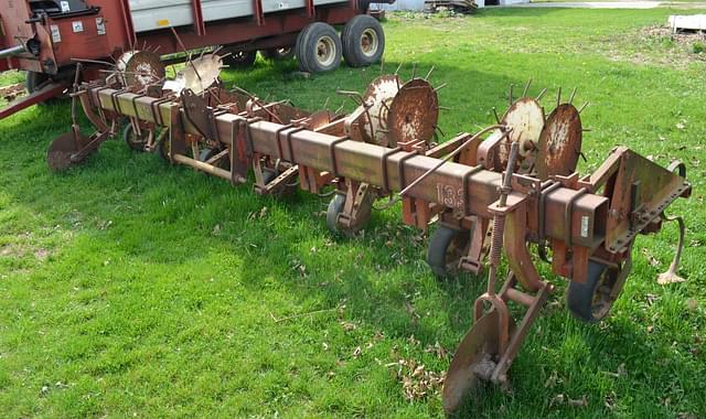 Image of International Harvester 133 equipment image 1