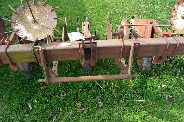 Image of International Harvester 133 equipment image 3