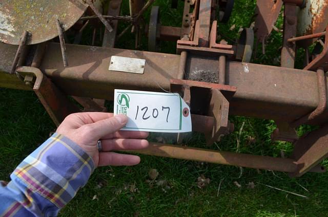 Image of International Harvester 133 equipment image 4