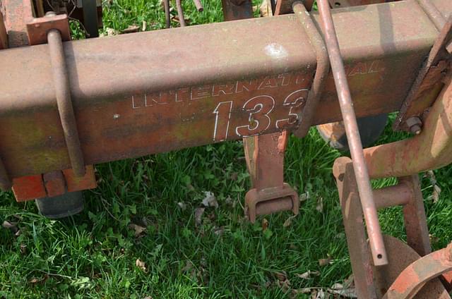 Image of International Harvester 133 equipment image 2
