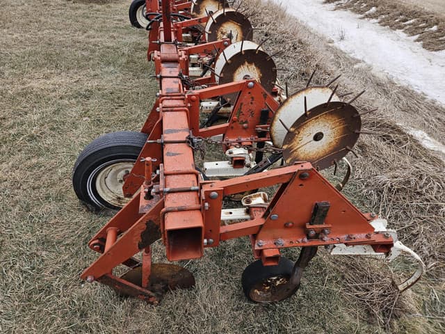Image of International Harvester 133 equipment image 1