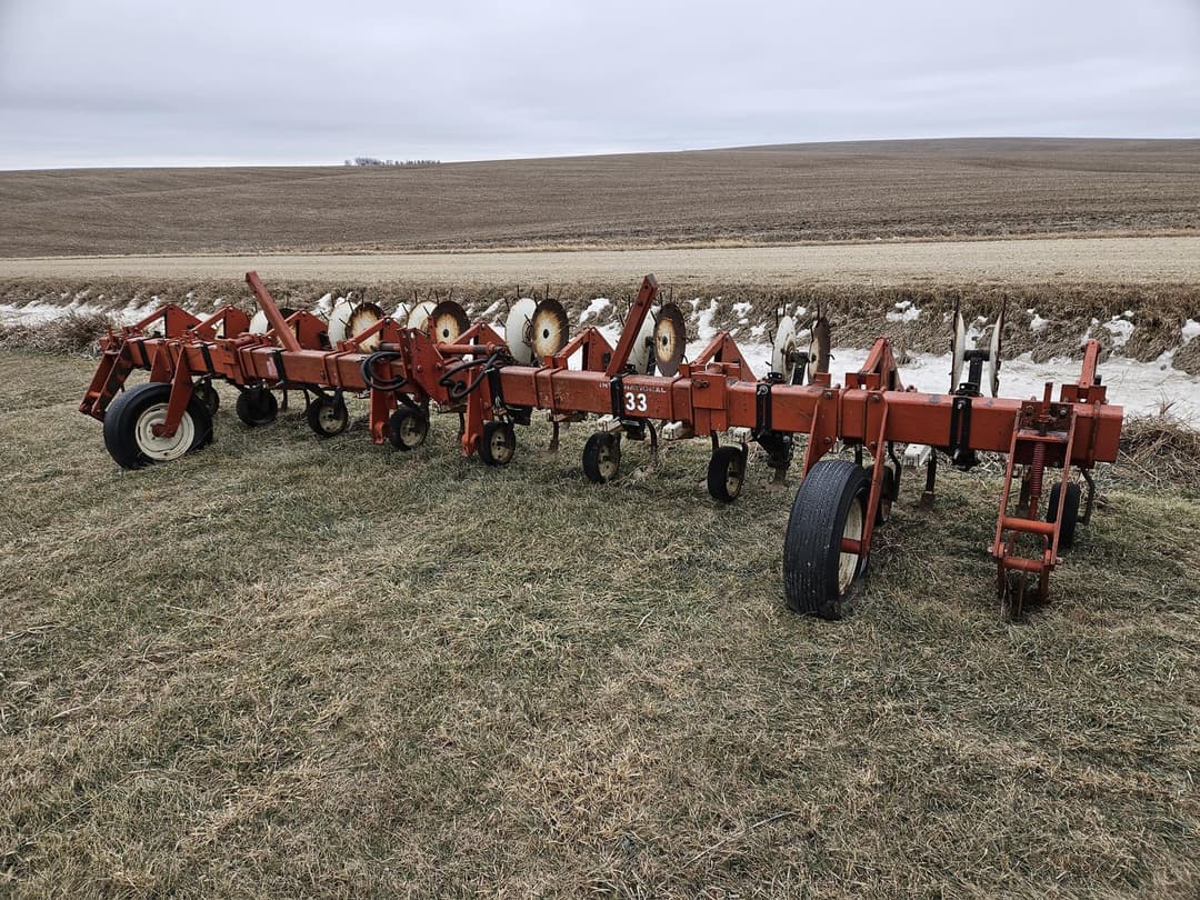 Image of International Harvester 133 Primary image