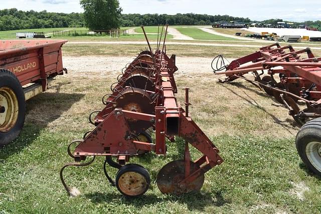 Image of International Harvester 133 equipment image 1