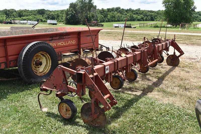 Image of International Harvester 133 Primary image