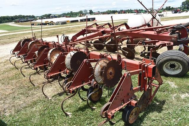 Image of International Harvester 133 equipment image 2