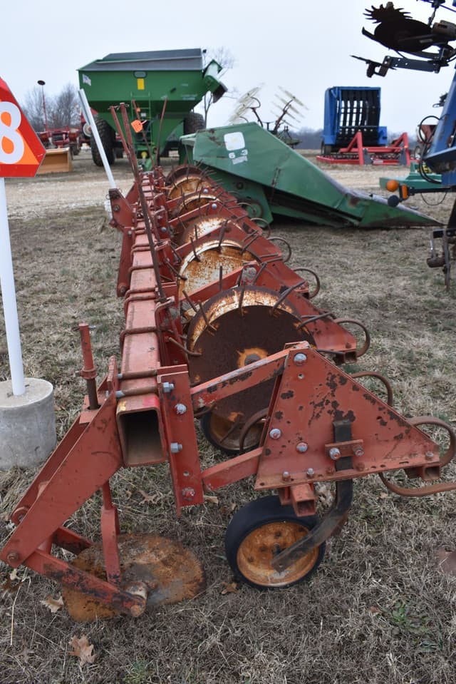 Image of International Harvester 133 equipment image 1