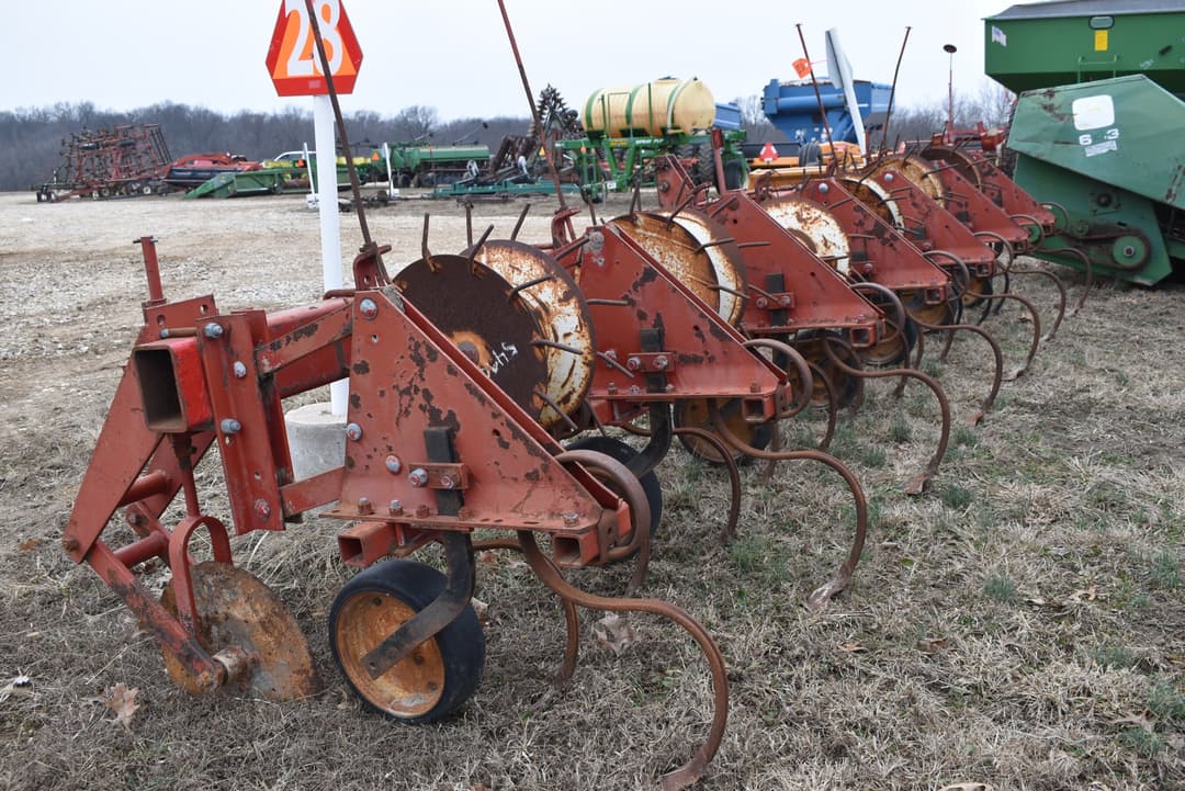 Image of International Harvester 133 Primary image