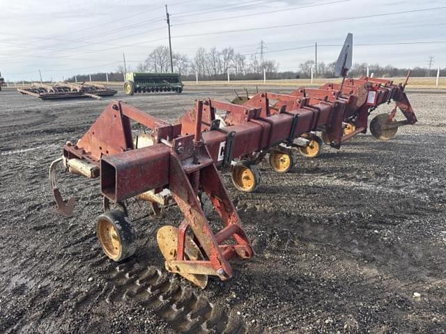 Image of International Harvester 133 equipment image 3