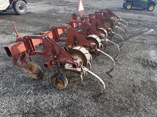 Image of International Harvester 133 equipment image 1