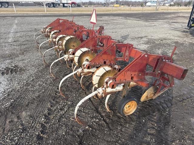 Image of International Harvester 133 equipment image 2