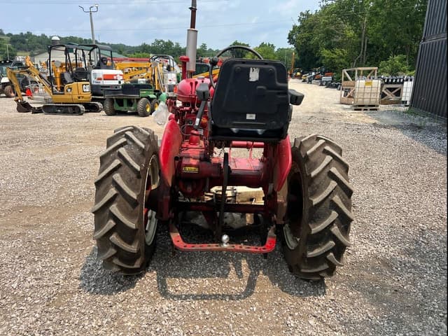 Image of International Harvester 140 equipment image 4