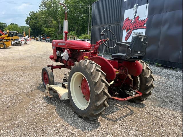 Image of International Harvester 140 equipment image 3