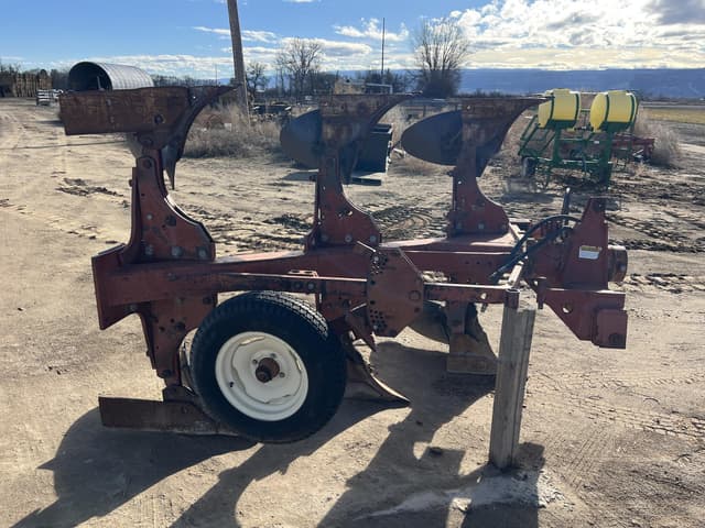 Image of International Harvester 140 equipment image 4