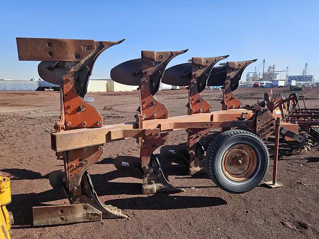 Image of International Harvester 140 equipment image 2