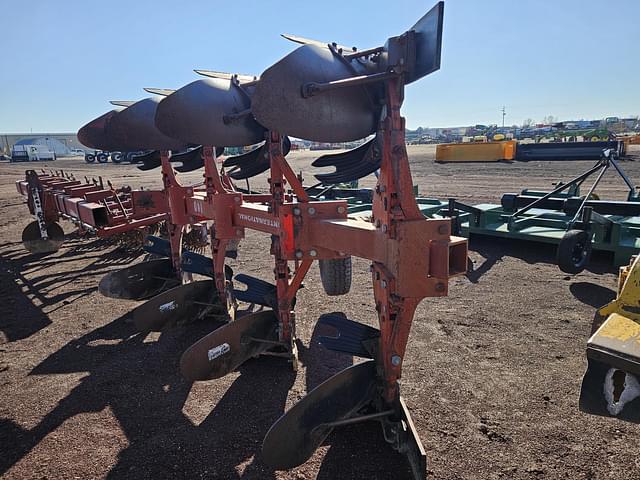 Image of International Harvester 140 equipment image 1