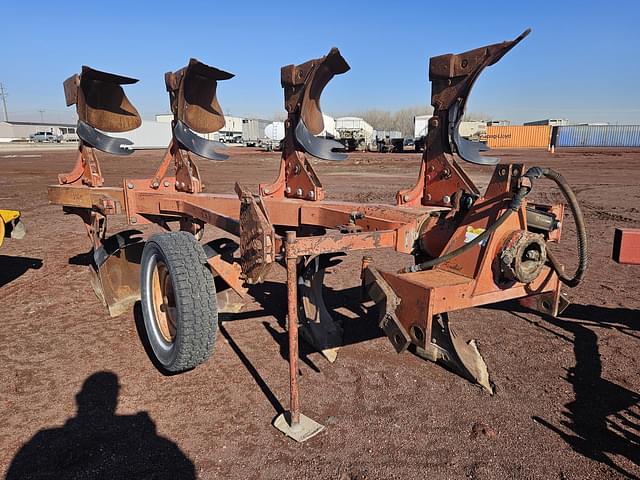 Image of International Harvester 140 equipment image 3