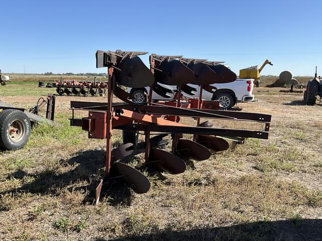 Image of International Harvester 140 equipment image 4