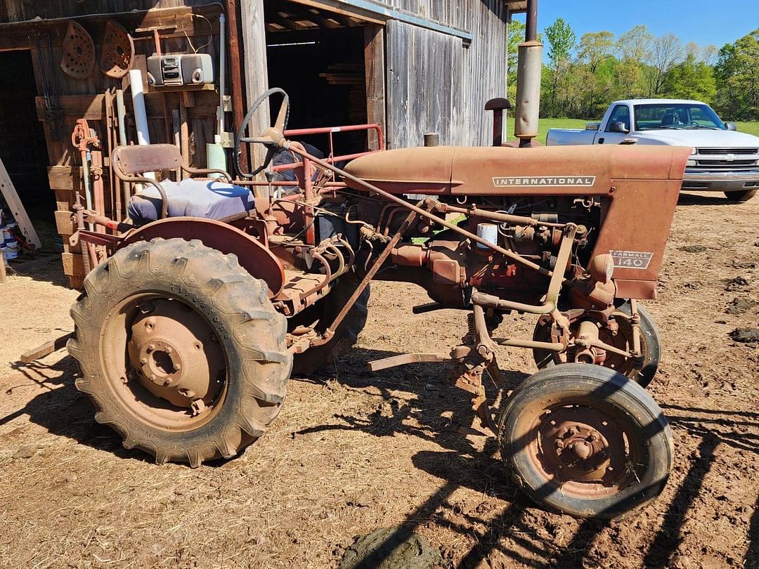 Image of International Harvester 140 Image 1