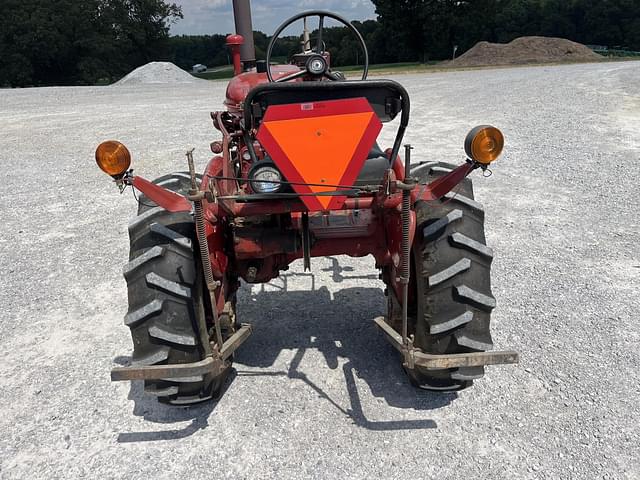 Image of International Harvester 140 equipment image 3