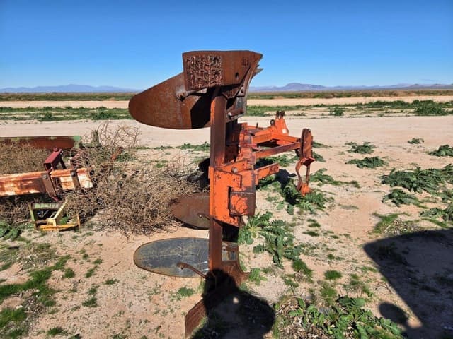 Image of International Harvester 140 equipment image 1