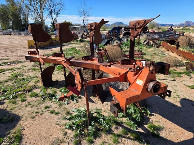 Image of International Harvester 140 equipment image 3