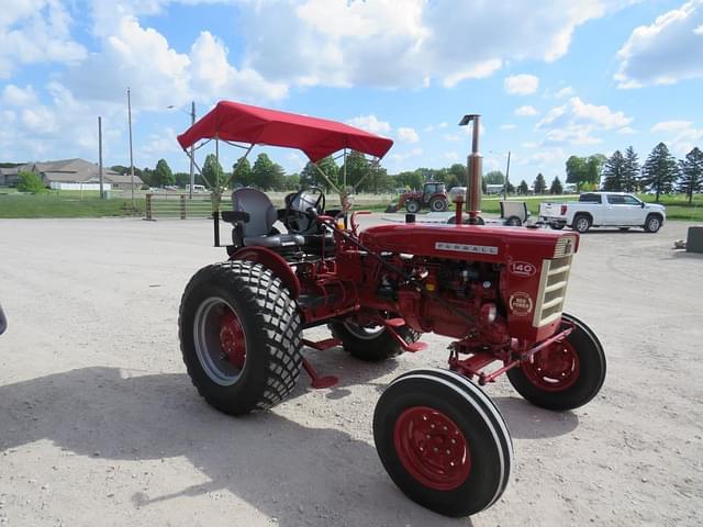 Image of International Harvester 140 equipment image 2
