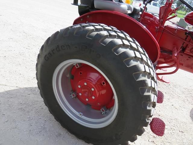 Image of International Harvester 140 equipment image 4