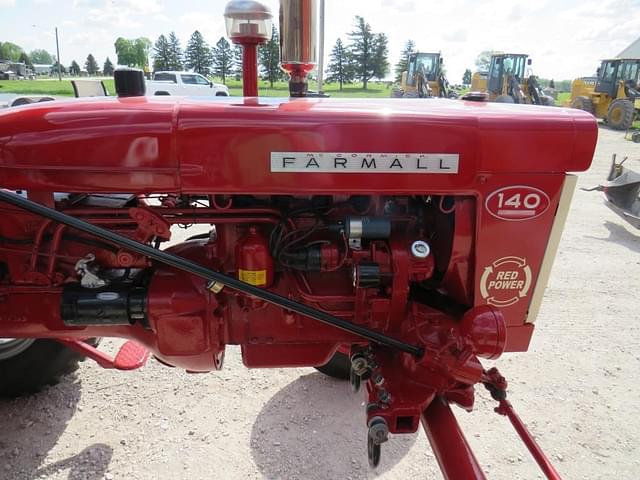 Image of International Harvester 140 equipment image 3