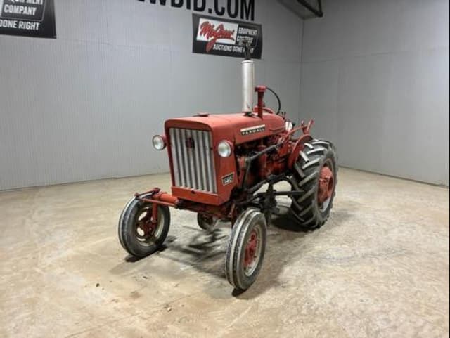 Image of International Harvester 140 equipment image 1