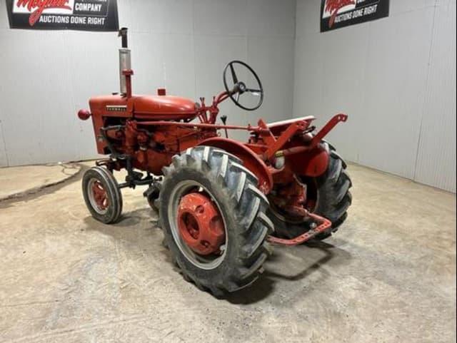 Image of International Harvester 140 equipment image 2