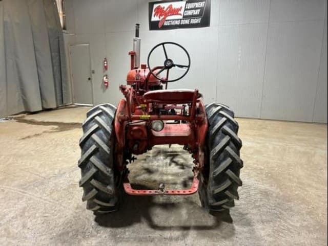 Image of International Harvester 140 equipment image 3