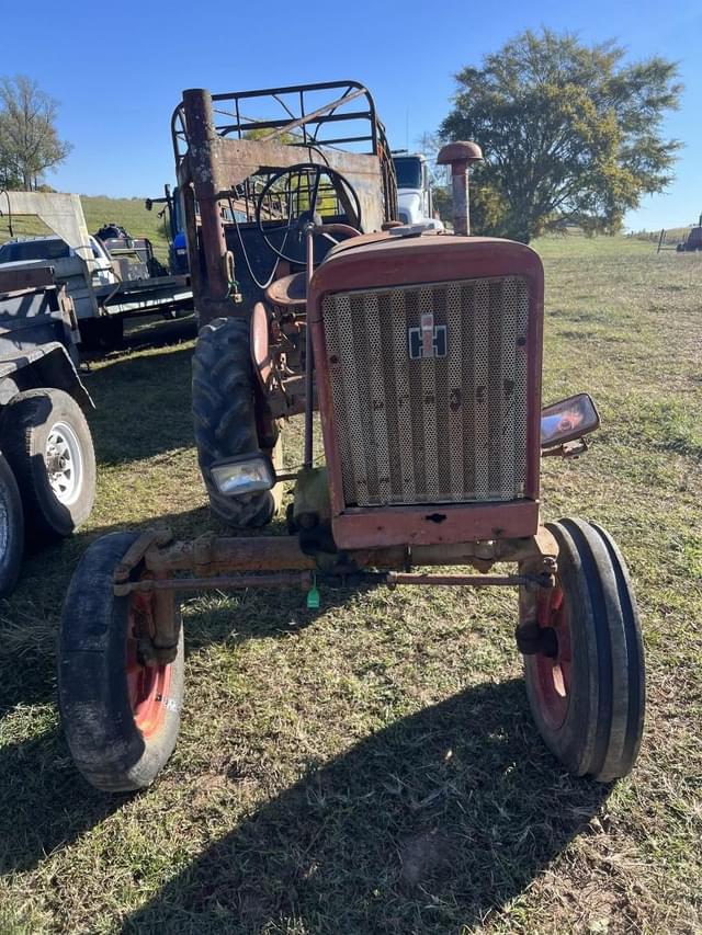 Image of International Harvester 140 equipment image 1
