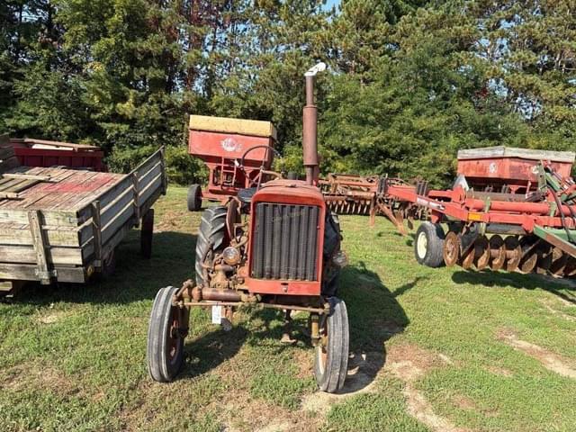Image of International Harvester 140 equipment image 1