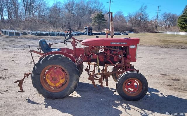 Image of International Harvester 140 equipment image 4