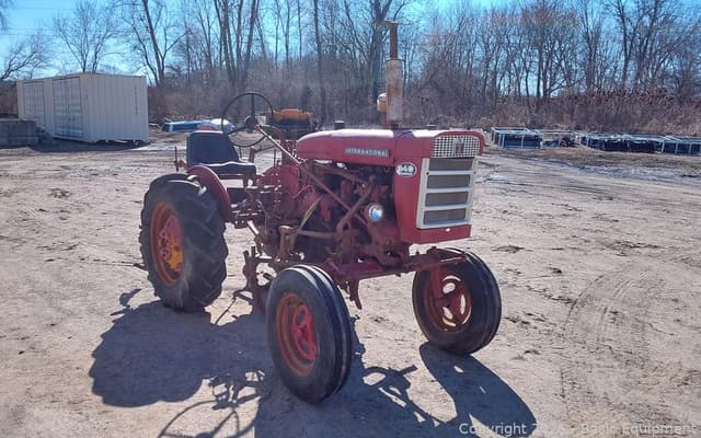 Image of International Harvester 140 equipment image 3