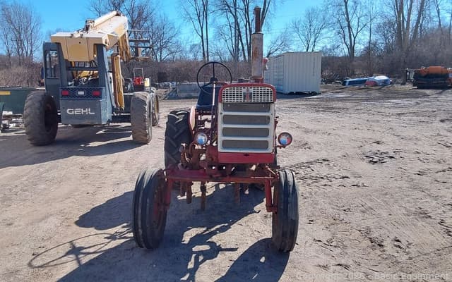 Image of International Harvester 140 equipment image 2