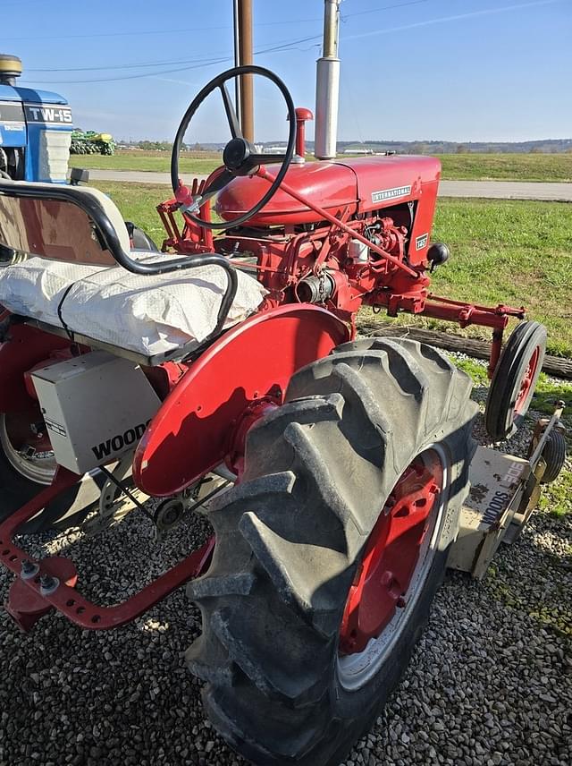 Image of International Harvester 140 equipment image 2