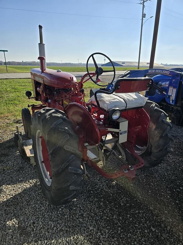 Image of International Harvester 140 equipment image 3