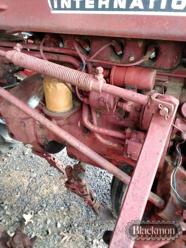 Image of International Harvester 140 equipment image 2