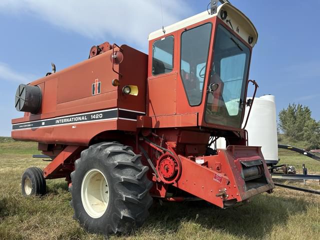Image of International Harvester 1420 equipment image 2