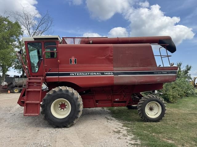 Image of International Harvester 1420 equipment image 2