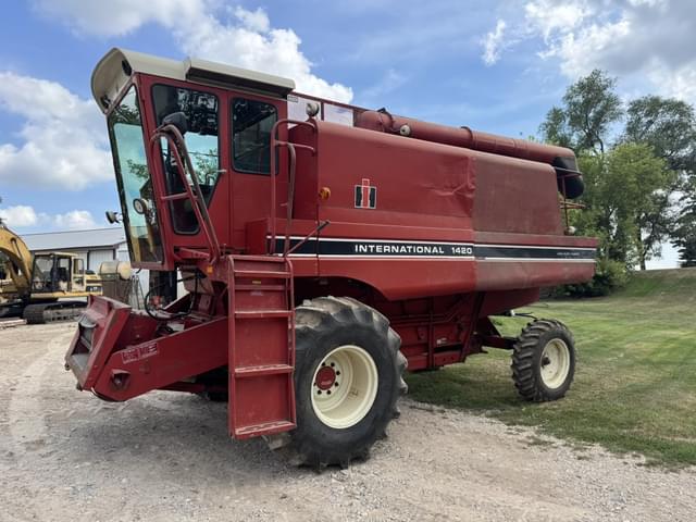 Image of International Harvester 1420 equipment image 1